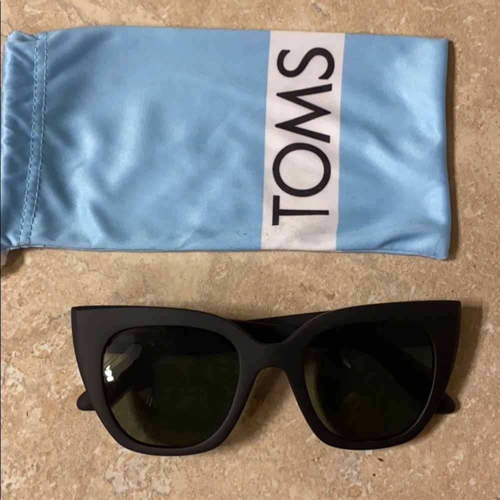 Tom’s sunglasses
